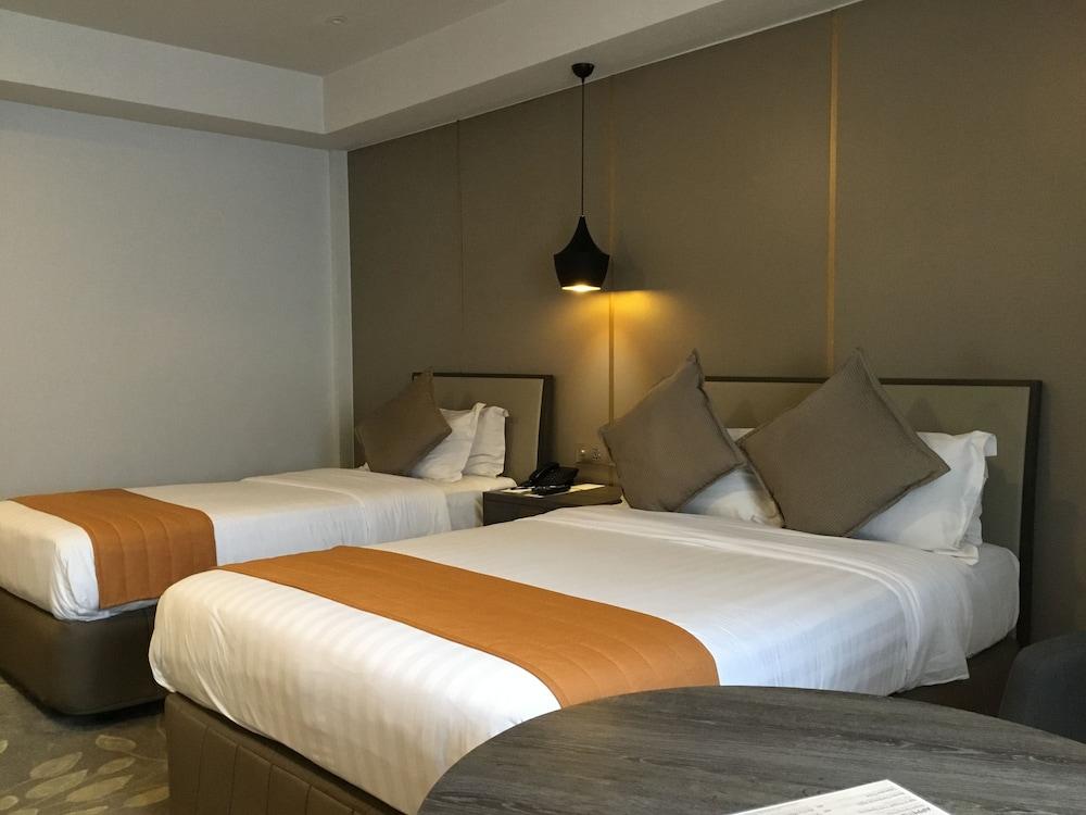 แอล ฟิชเชอร์ โฮเต็ล Hotel บาโคลอด ภายนอก รูปภาพ